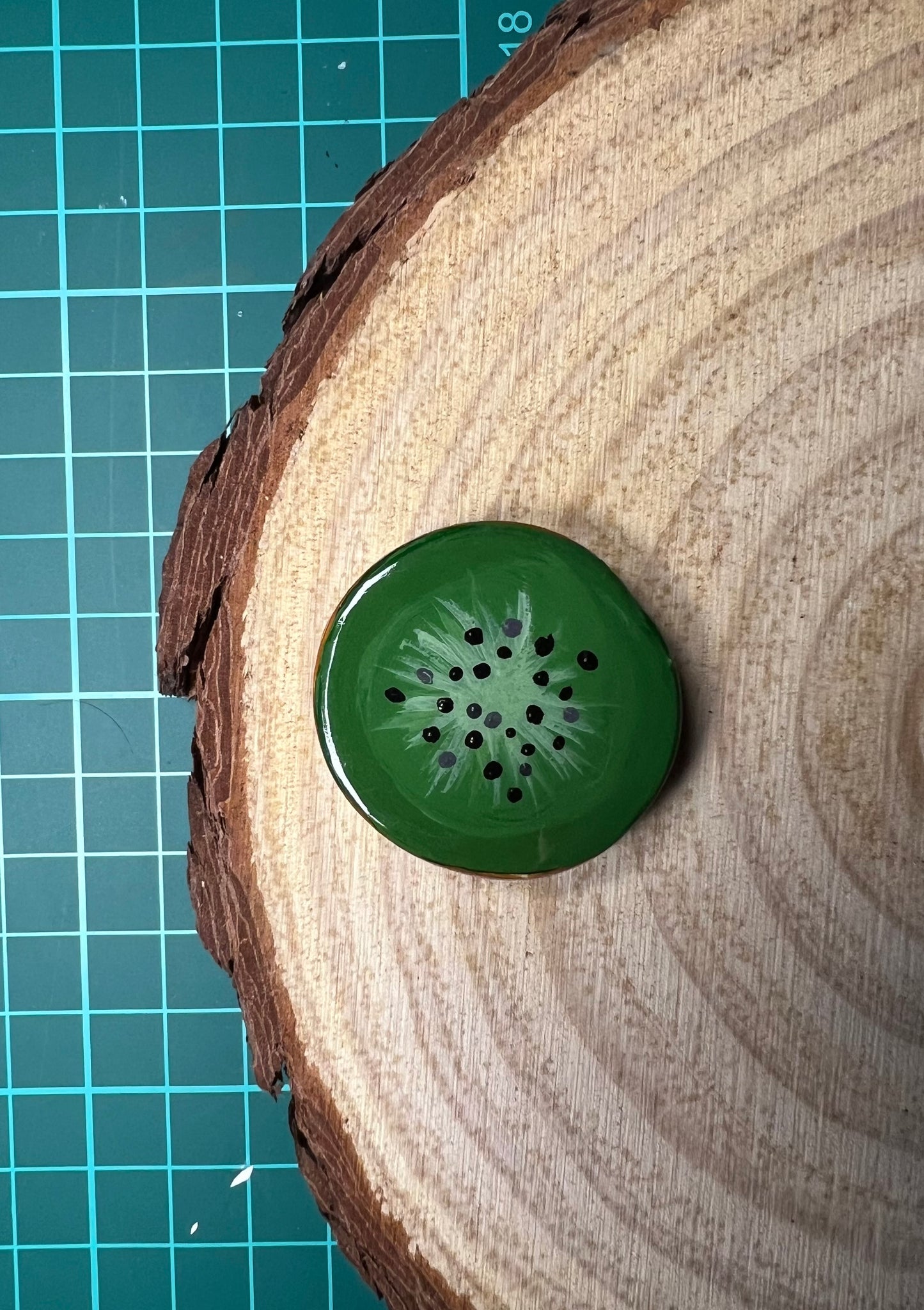 Kiwi + orange magnet